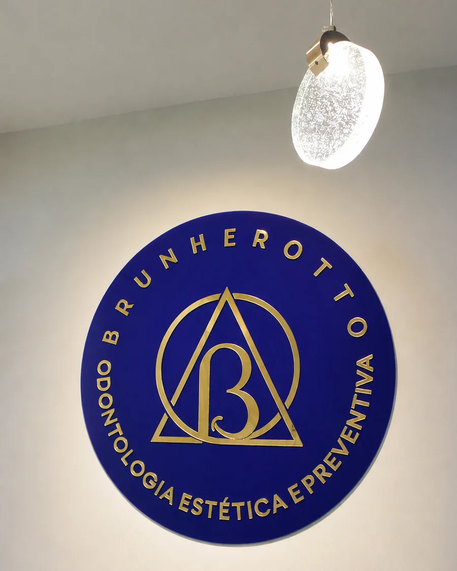 Marca Brunherotto na parede