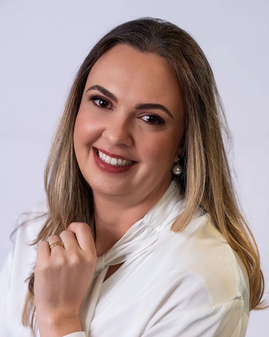 Dra. Camila Brunherotto Ferrarezi